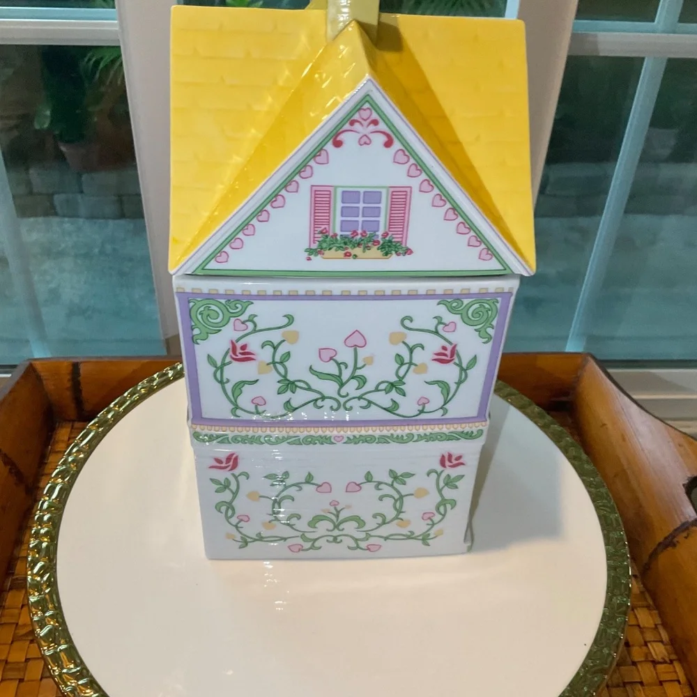 LENOX 1991 The Village Cookie Jar Canister Yellow Fine Porcelain - Beautiful!